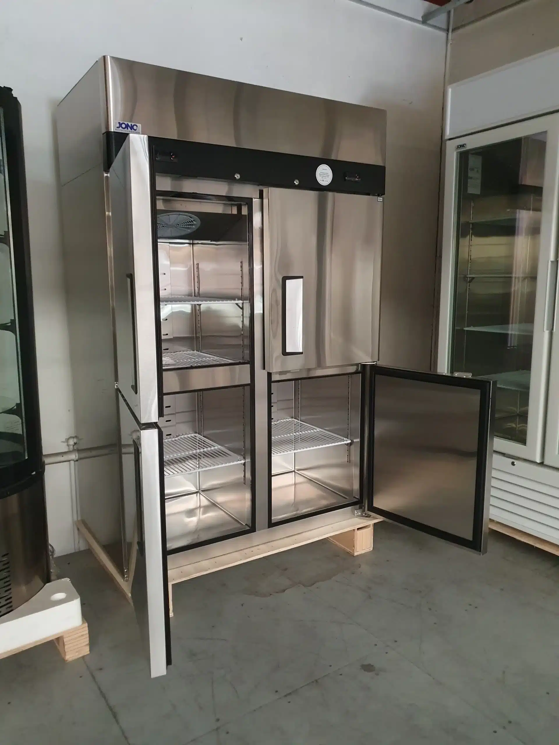Commercial Dual Temperature Storage Fridge Freezer - Four Half Doors Stainless Steel Upright - 900 Litre - Image 4