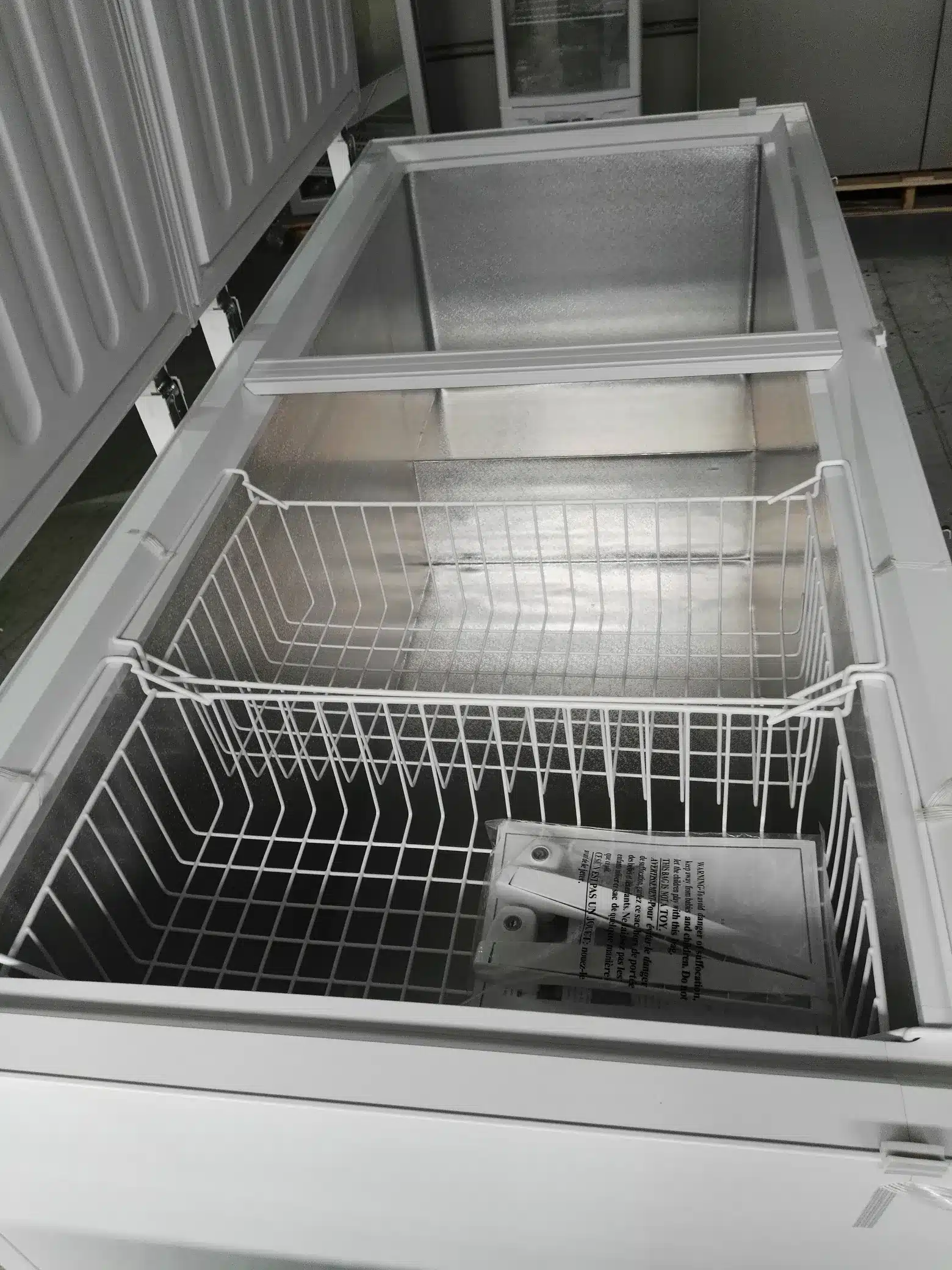 850L Commercial Storage Chest Freezer - Stainless Steel Top - Image 4