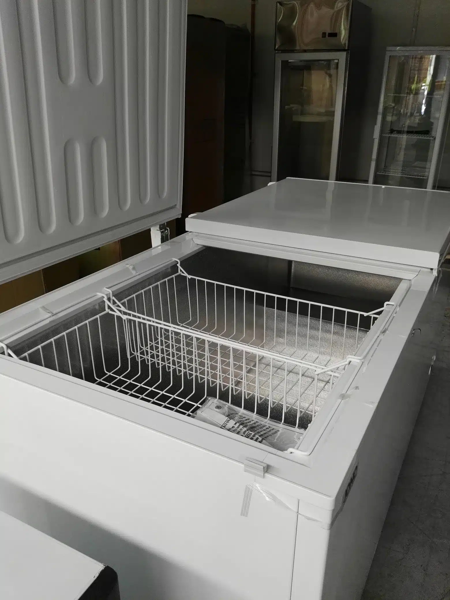 850L Commercial Storage Chest Freezer - Stainless Steel Top - Image 3