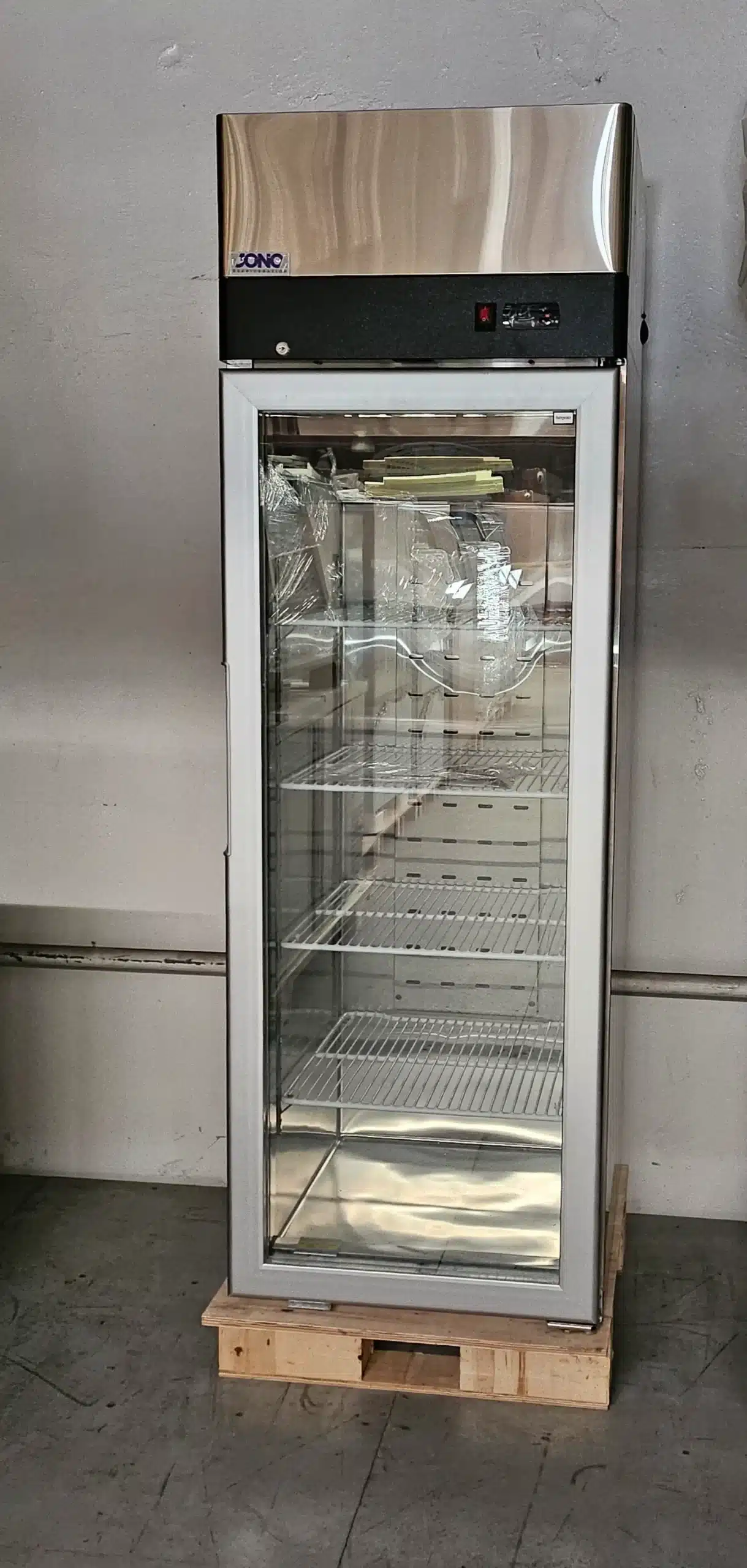 Commercial Upright Fridges - One Door Stainless Steel Glass / Display Fridge - 450 Litre - Image 3